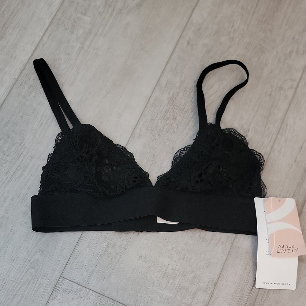 Lively Black Lace Wireless Bralette